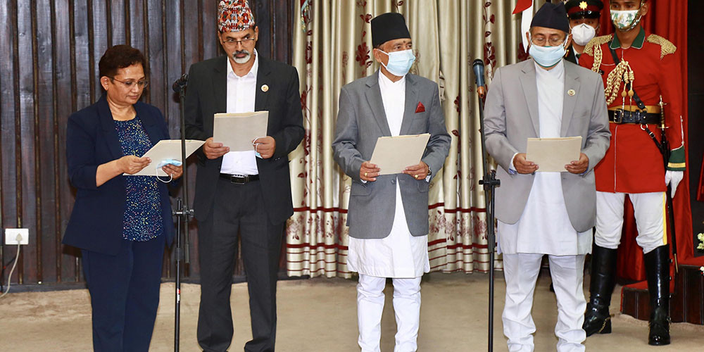 नवनियुक्त मन्त्रीको शपथ